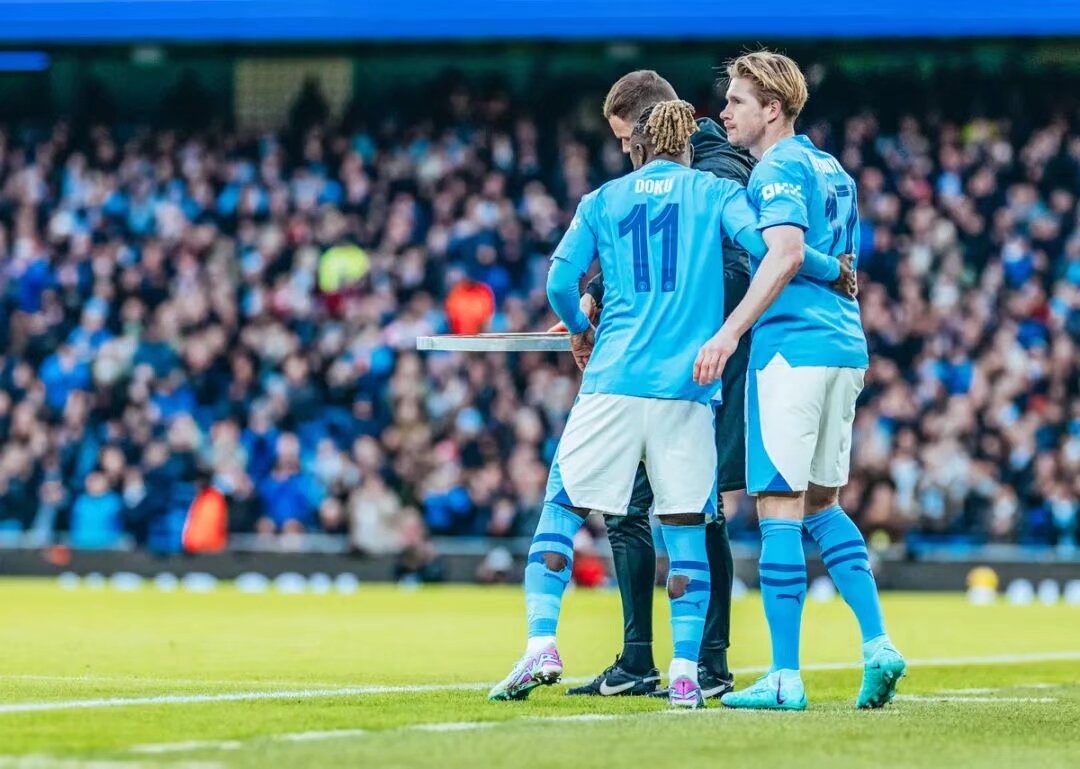 拉锯战！火箭三分12中三陷被动：杜兰特12分七板，乌度卡场边抱怨